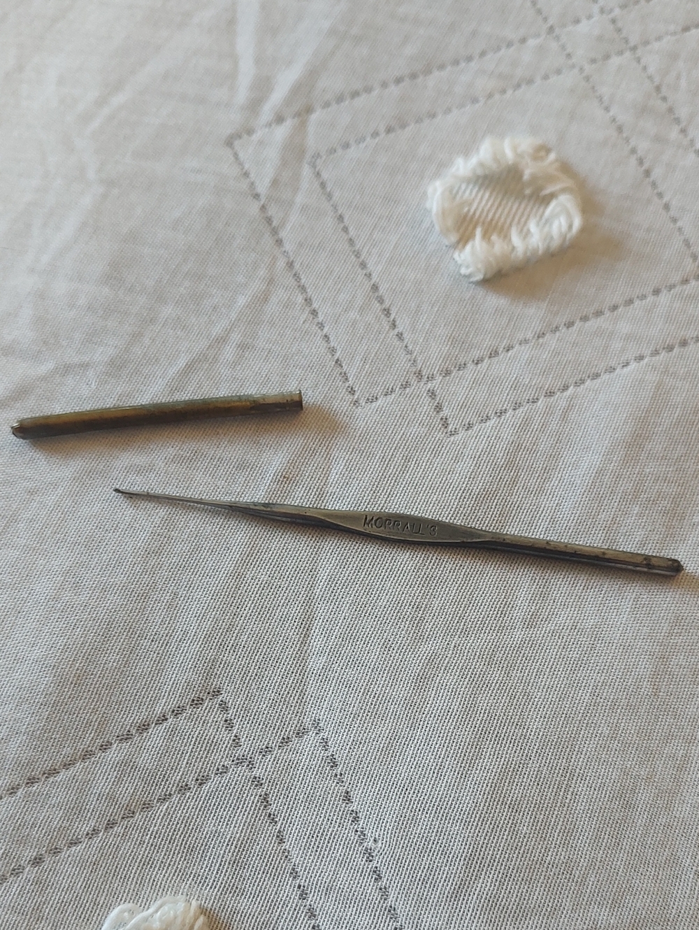 Vintage Morrall's Size 5 Crochet Hook With Safety Cap